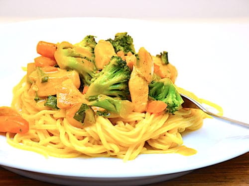 wok med kylling og grøntsager