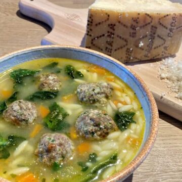 Italiensk bryllupssuppe m kødboller