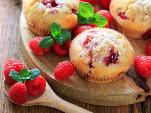 billede med muffins med hindbær
