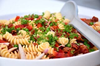 billede med pastasalat med bacon