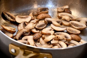 champignon steges godt af til en god stroganoff