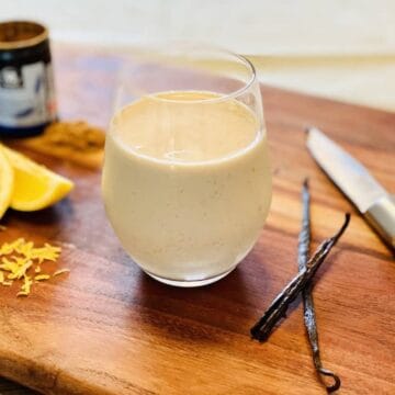 Milkshake med lakrids, citron og vanilje smager skønt og har en frisk smag fra citronen, der giver rigtig god balance til den fyldige rålakrids. Foto: Charlotte Mithril