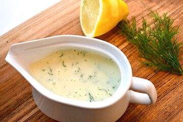 dildsovs med citron og dild er god til fisk og kylling