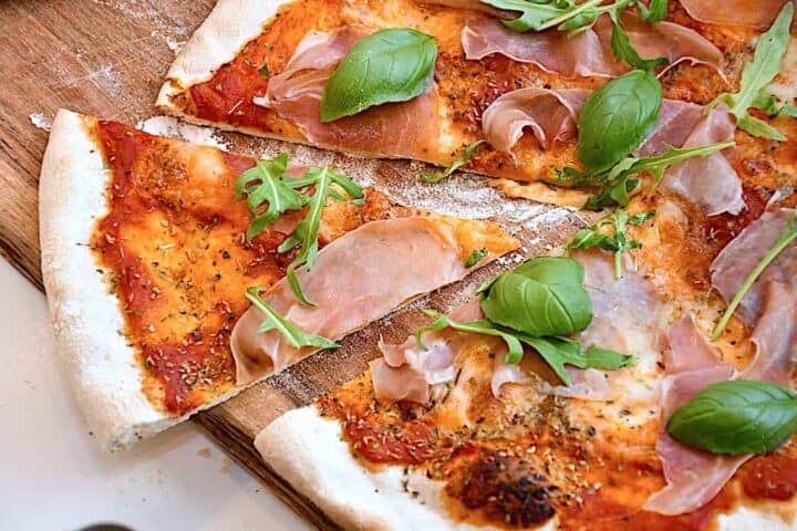 Billede med hjemmelavet pizza.