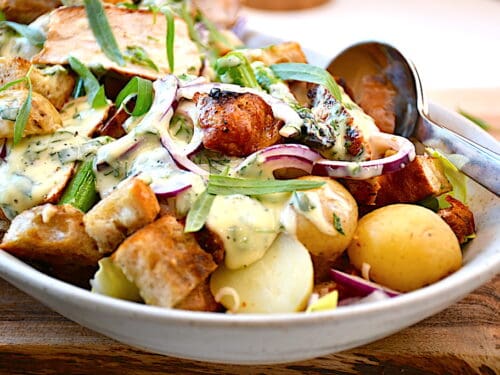 kotelet salat med kartofler, spidskål og estragon mayo