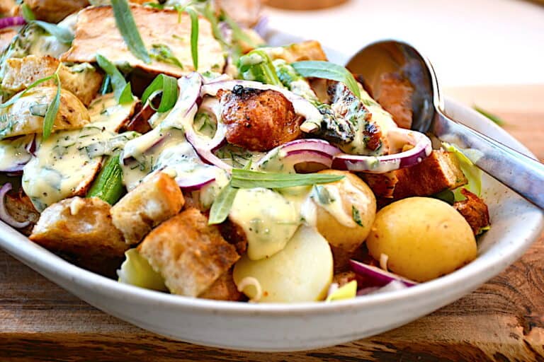 kotelet salat med kartofler, spidskål og estragon mayo