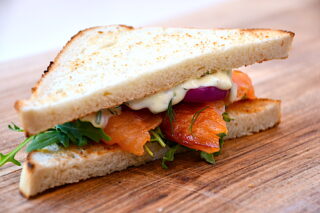 laksesandwich med røget laks