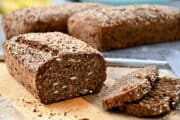 hjemmebagt fuldkornsrugbrød
