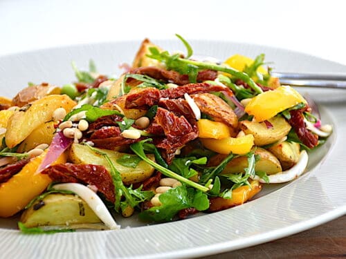 kartoffelsalat med soltørrede tomater