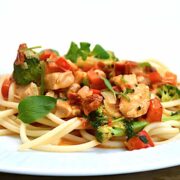 Kylling med soltørrede tomater og pasta