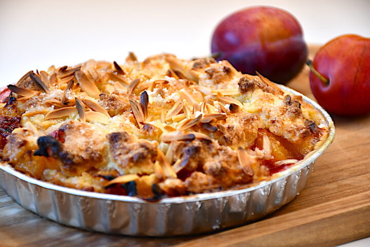 blomme crumble kage