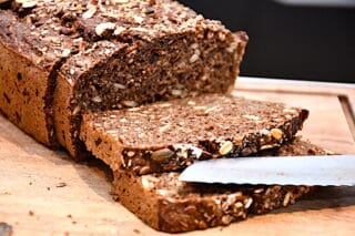 hjemmebagt kernerugbrød