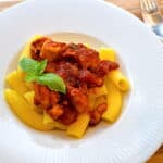 kyllingeinderfilet i tomatsauce med pasta