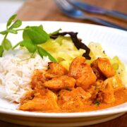 Kylling i paprika flødesovs med ris og spidskål