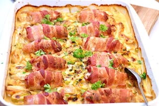 farsruller med bacon på kartoffel porrebund