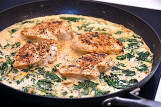 cremet kylling med hvidløg og spinat
