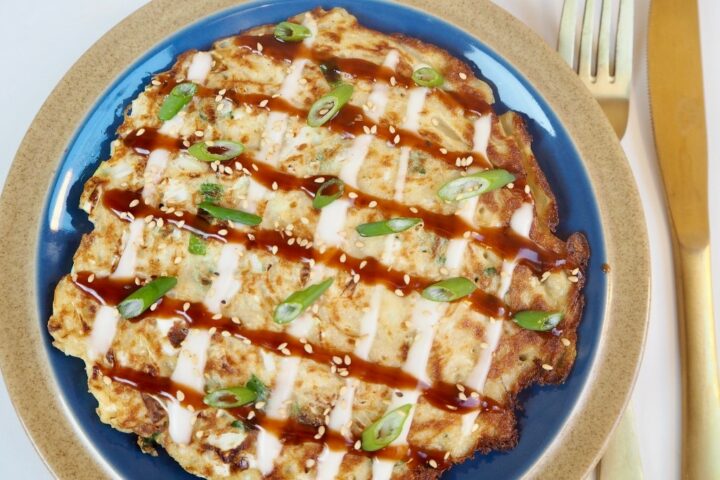 Billede af okonomiyaki pandekage.