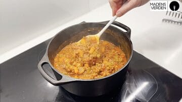 den færdige kødsovs til pasta