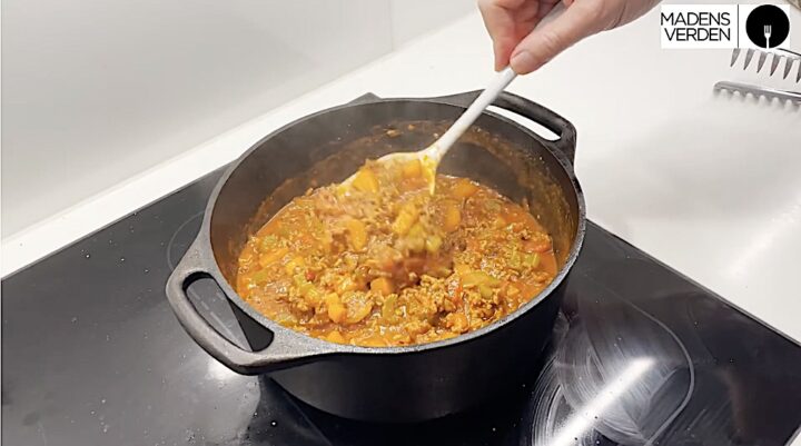 den færdige kødsovs til pasta