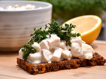 billede med hjemmelavet hønsesalat