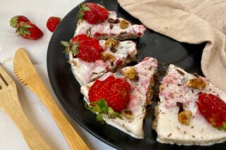 Islagkage med jordbær