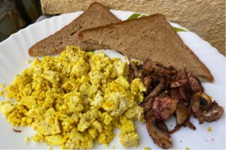 Vegansk scrambled eggs