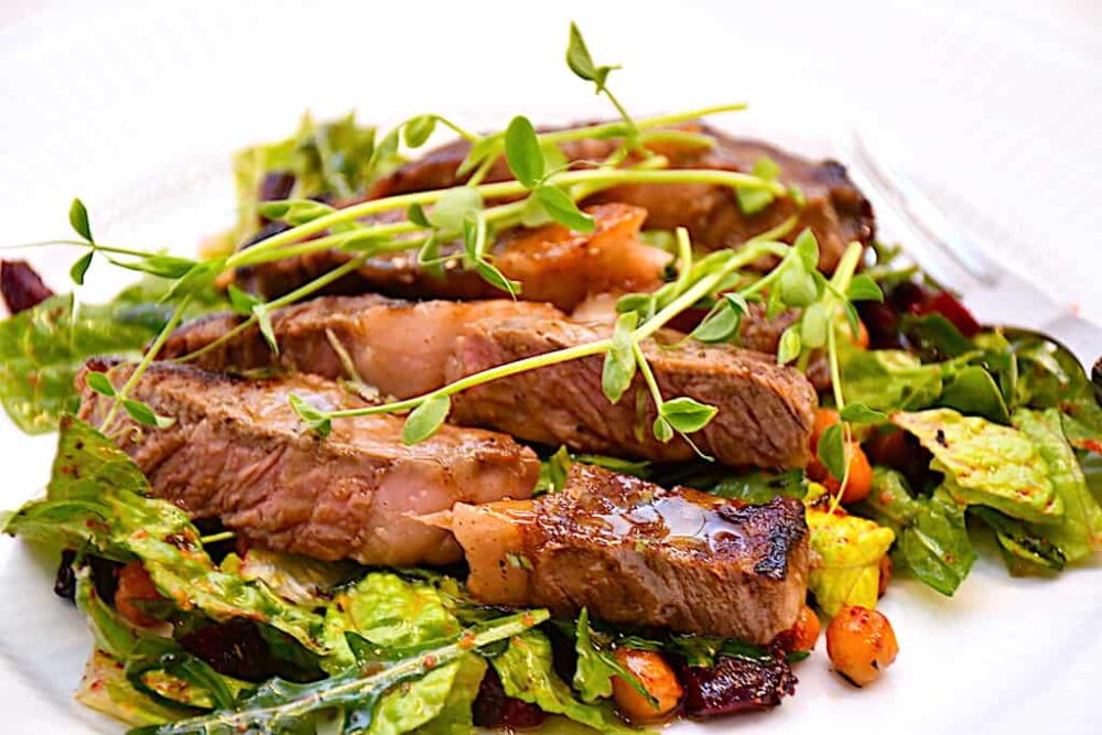 Okse med rødbedesalat