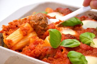 pasta med kødboller
