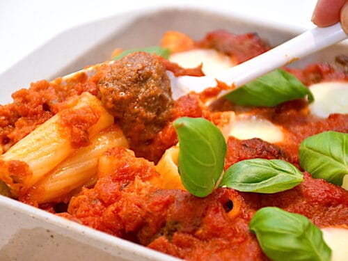 pasta med kødboller