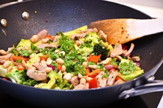 wok med mørbrad og broccoli