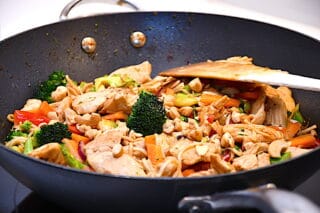 wokret med nudler og kylling