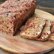 Rødbederugbrød med sesam