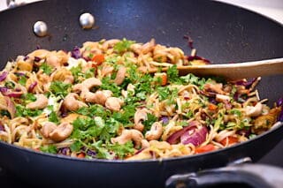 wok med kål gris og karry