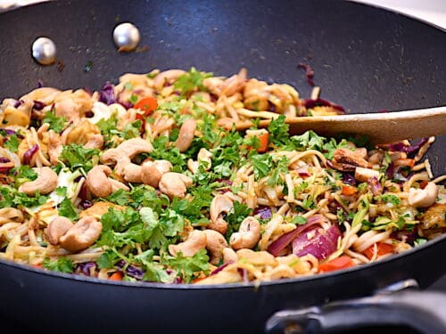 wok med kål gris og karry