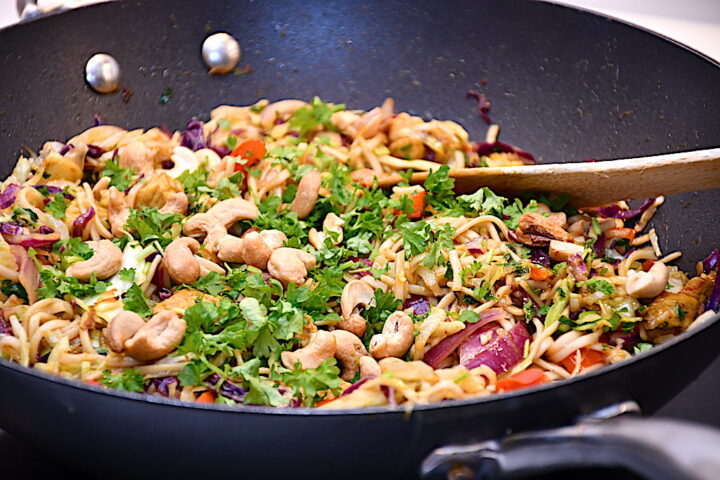 wok med kål gris og karry