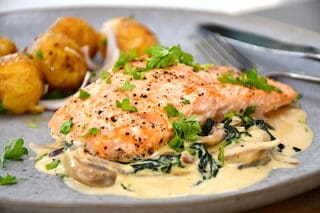 billede med bagt laks med champignon sauce