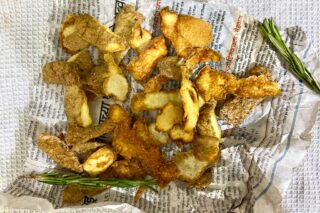 Chips af kartoffelskræller