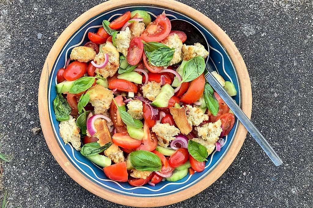 Panzanella - italiensk brødsalat