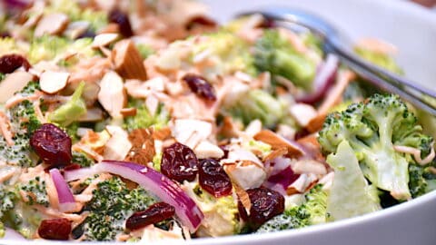 broccolisalat med eller uden bacon