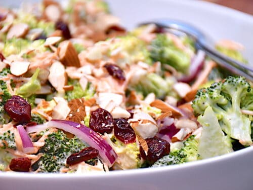 broccolisalat med eller uden bacon