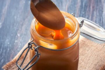 billede med hjemmelavet karamelsauce