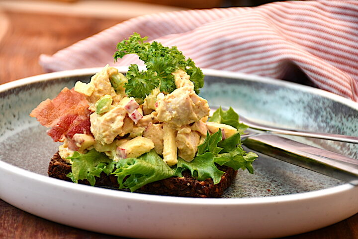 billede med kyllingesalat