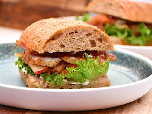 sandwich med kylling og bacon