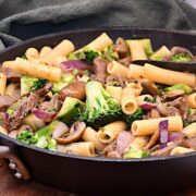 pastaret med okse og broccoli