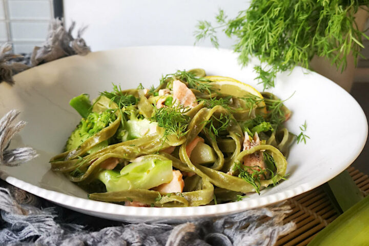 Grøn pasta med laks