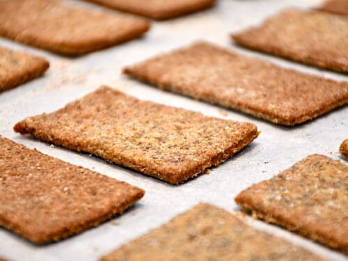 hjemmebagte rugkiks med rugmel