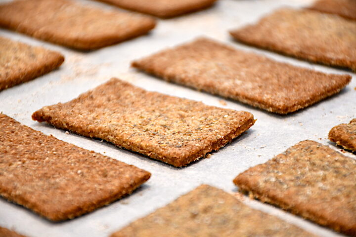 hjemmebagte rugkiks med rugmel