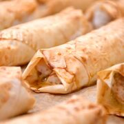 sprøde filodejsruller med kylling og spidskål