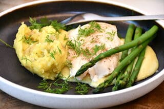torsk med asparges og rustik mos