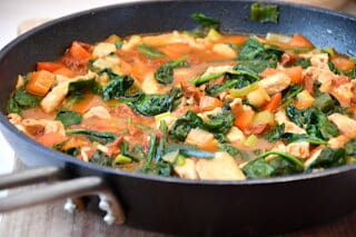 kalkun med spinat og soltørrede tomater